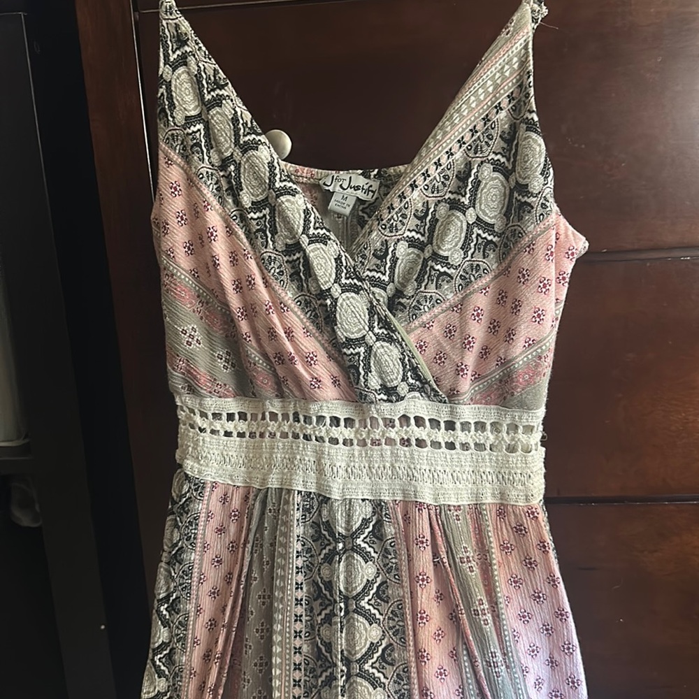 Women's cute romper ! Size medium brand is J for Justify